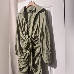 JACQUEMUS LA ROBE BAHIA
Designer color name: Khaki
SIZE 34